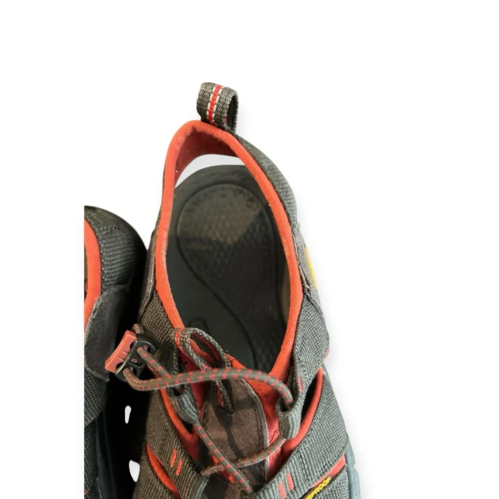 Men’s KEEN Newport H2 Grey/Red Sandals Size 9 - Picture 3 of 9